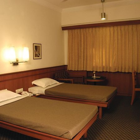 Hotel Skylon Ahmedabad Exterior foto