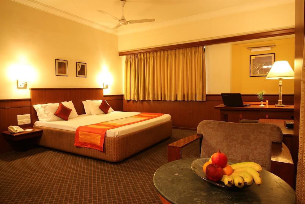 Hotel Skylon Ahmedabad Exterior foto