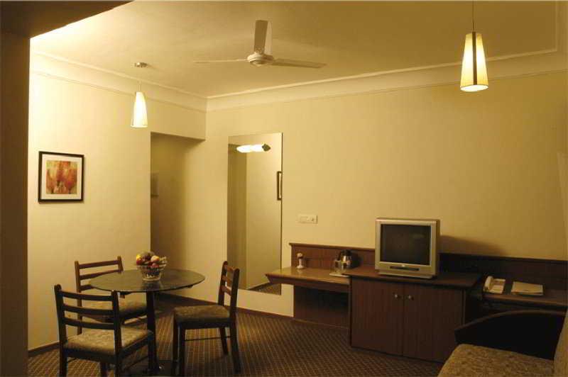 Hotel Skylon Ahmedabad Exterior foto