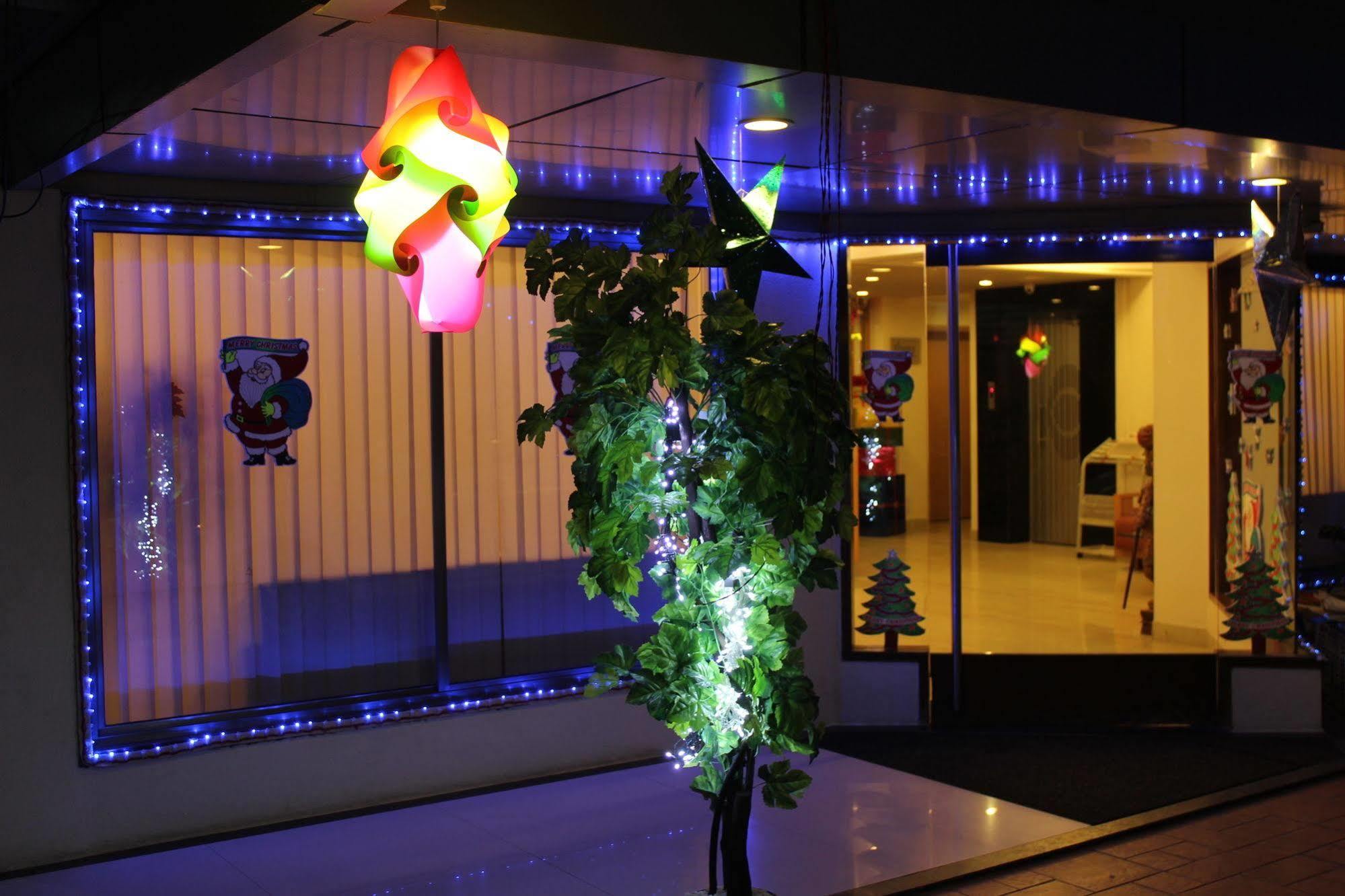 Hotel Skylon Ahmedabad Exterior foto