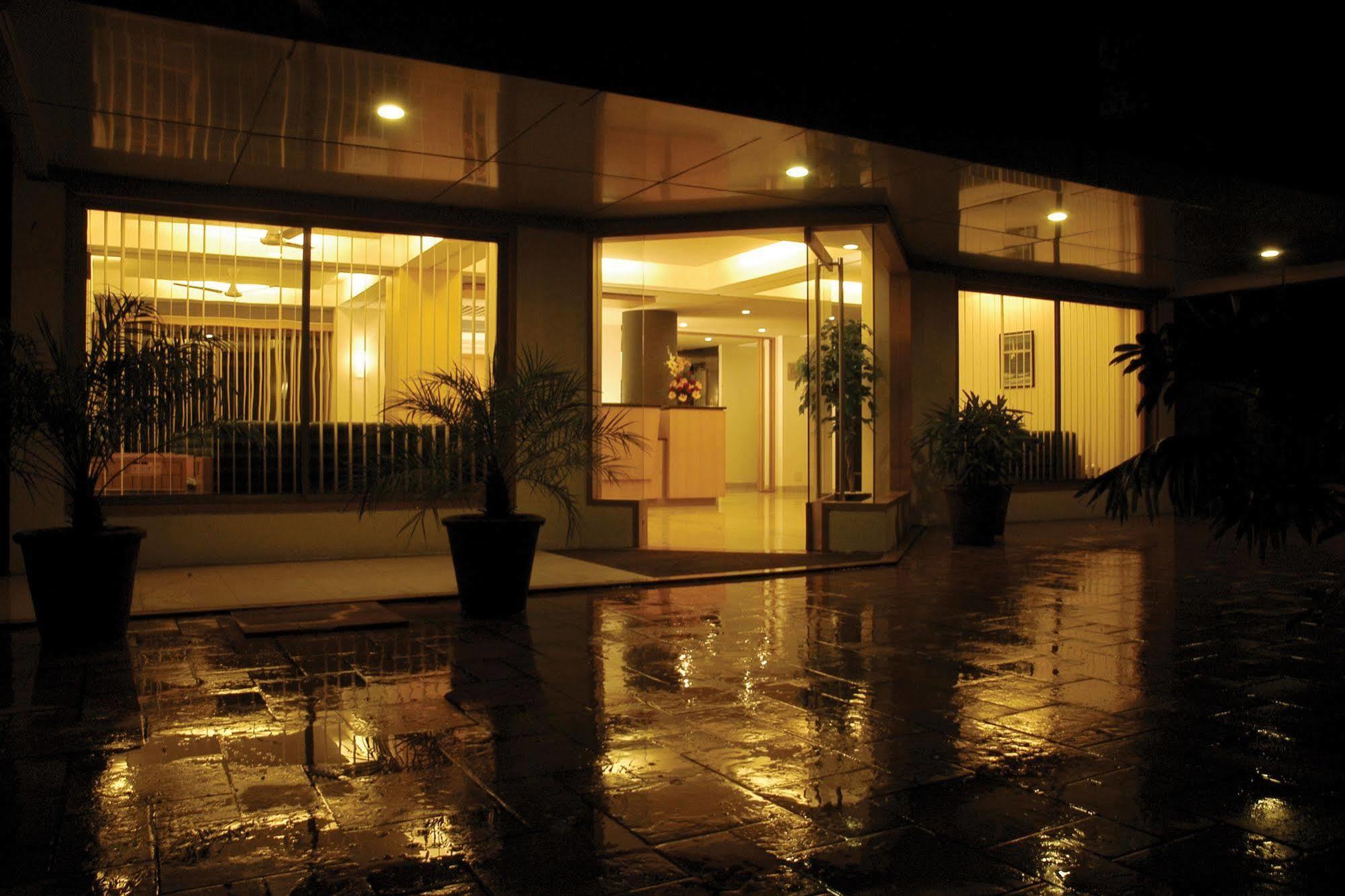 Hotel Skylon Ahmedabad Exterior foto