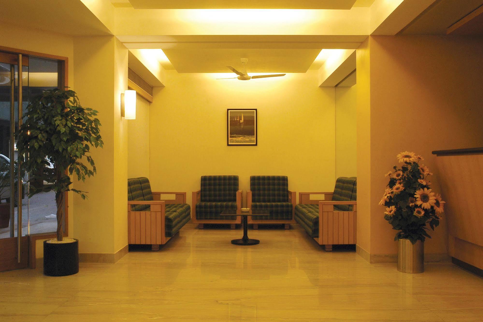 Hotel Skylon Ahmedabad Exterior foto