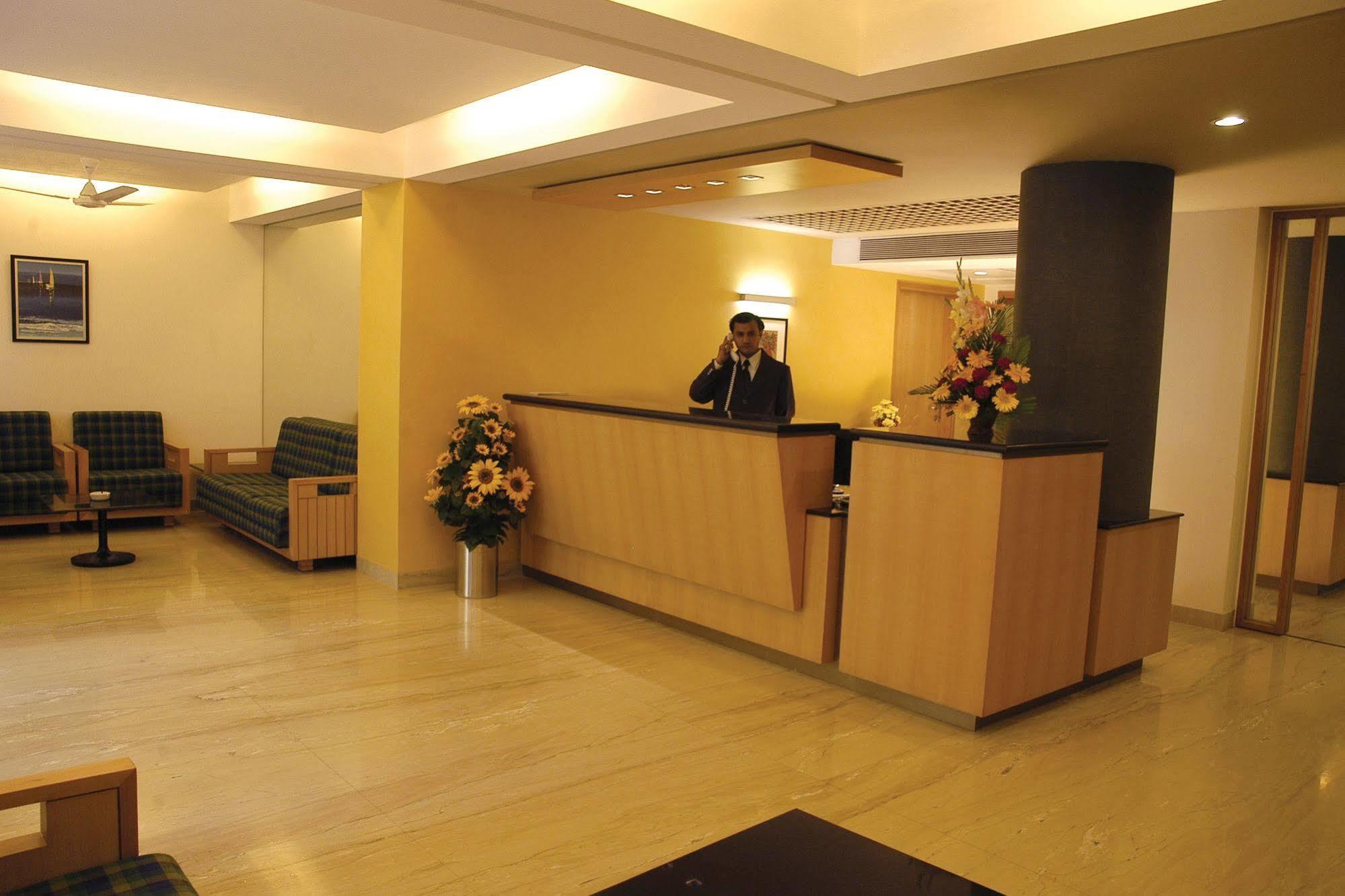 Hotel Skylon Ahmedabad Exterior foto